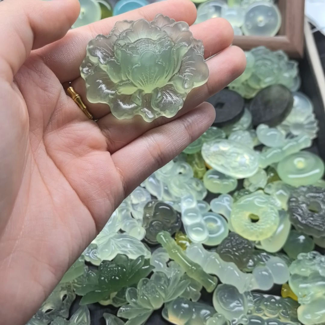 蛇纹石玉未镶嵌颈饰