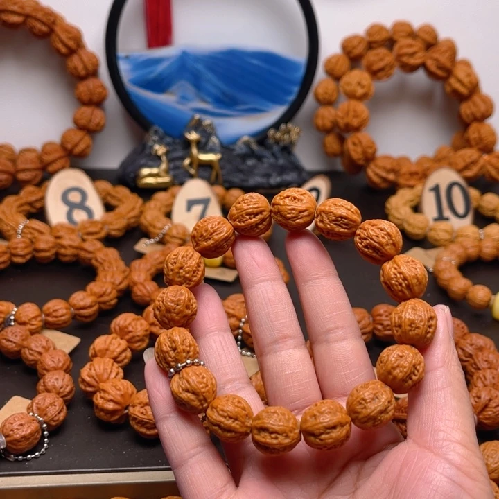 文玩核桃吊坠出****࿇核桃手串