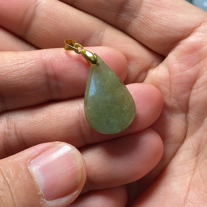 翡翠未镶嵌颈饰天然缅甸翡翠A货黄翡水滴吊坠