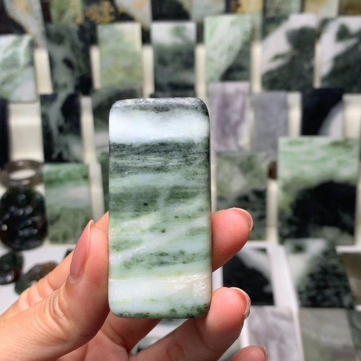 独山玉颈饰未镶嵌