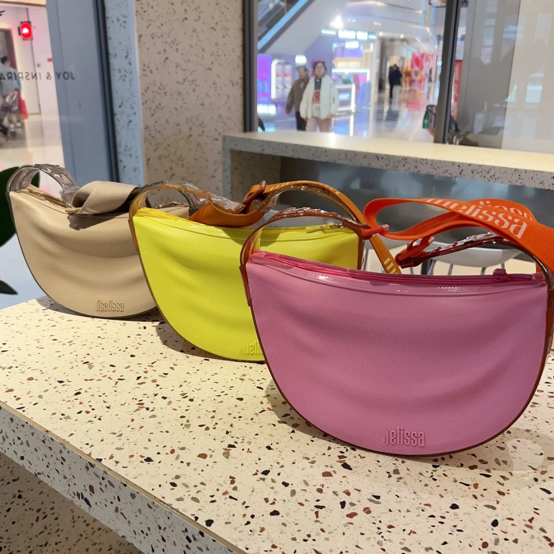 25巴西正品新款果冻斜挎包女百搭单肩手提腋下饺子包月亮包