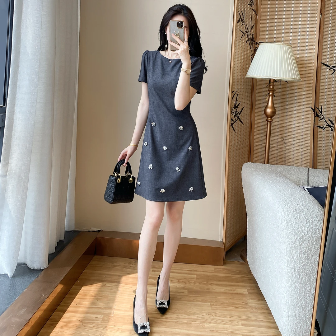 小众设计感轻奢女装连衣裙女夏新款高级质感通勤收腰显瘦a字裙