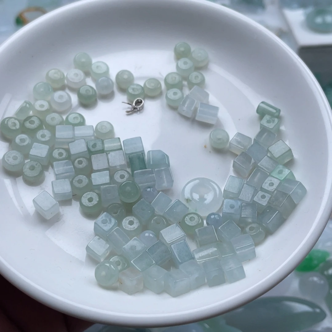 翡翠未镶嵌颈饰翡翠多样性发货一颗