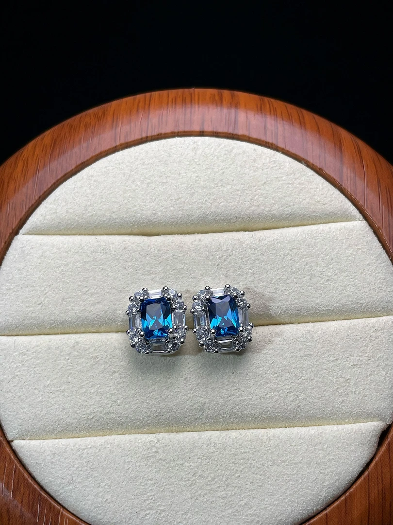 培育蓝宝石爱丽丝-轻奢高定培育蓝宝石耳钉175