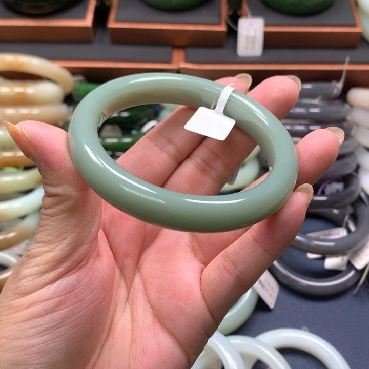 【闪购商品】未镶嵌手镯和田玉