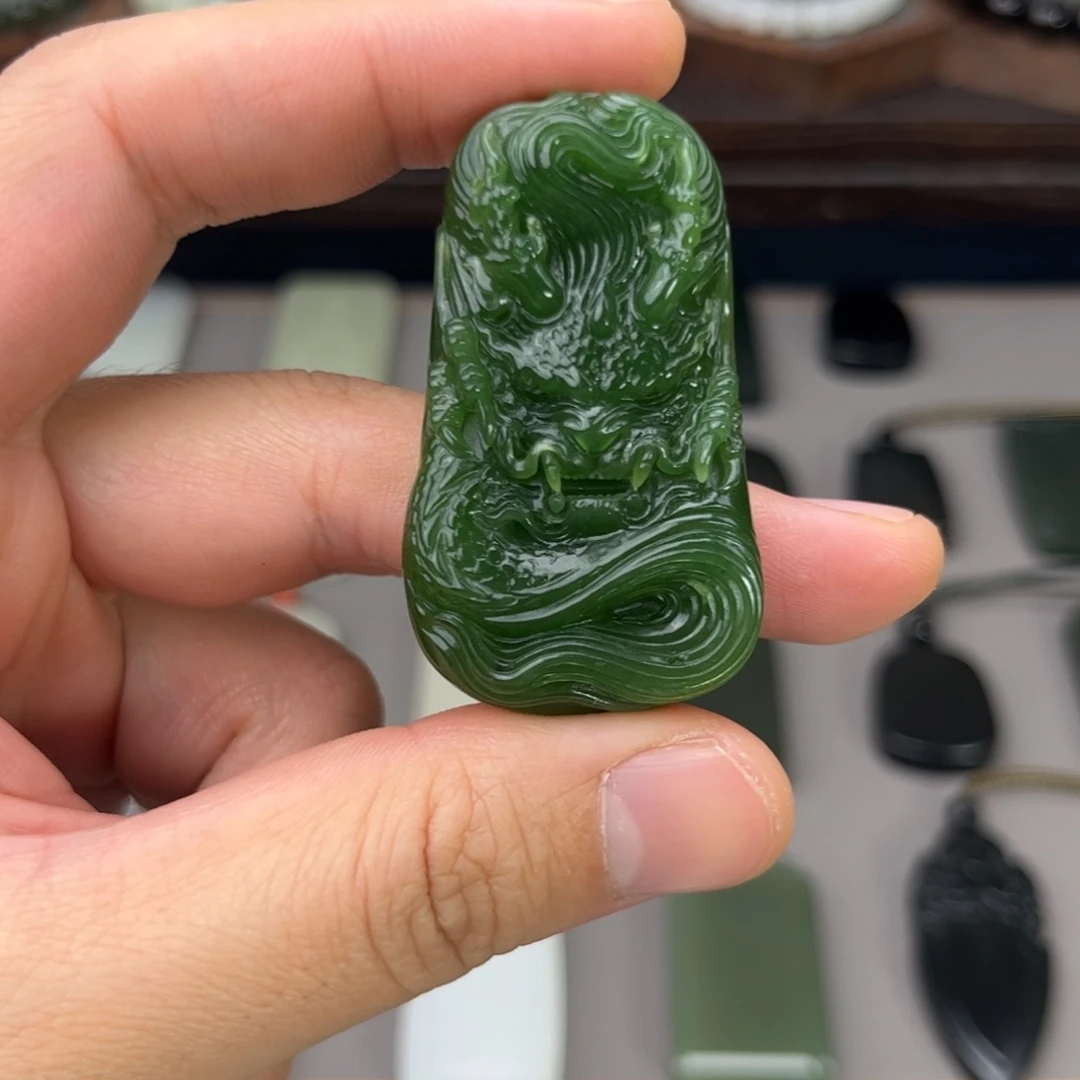 枢***木和田玉未镶嵌颈饰