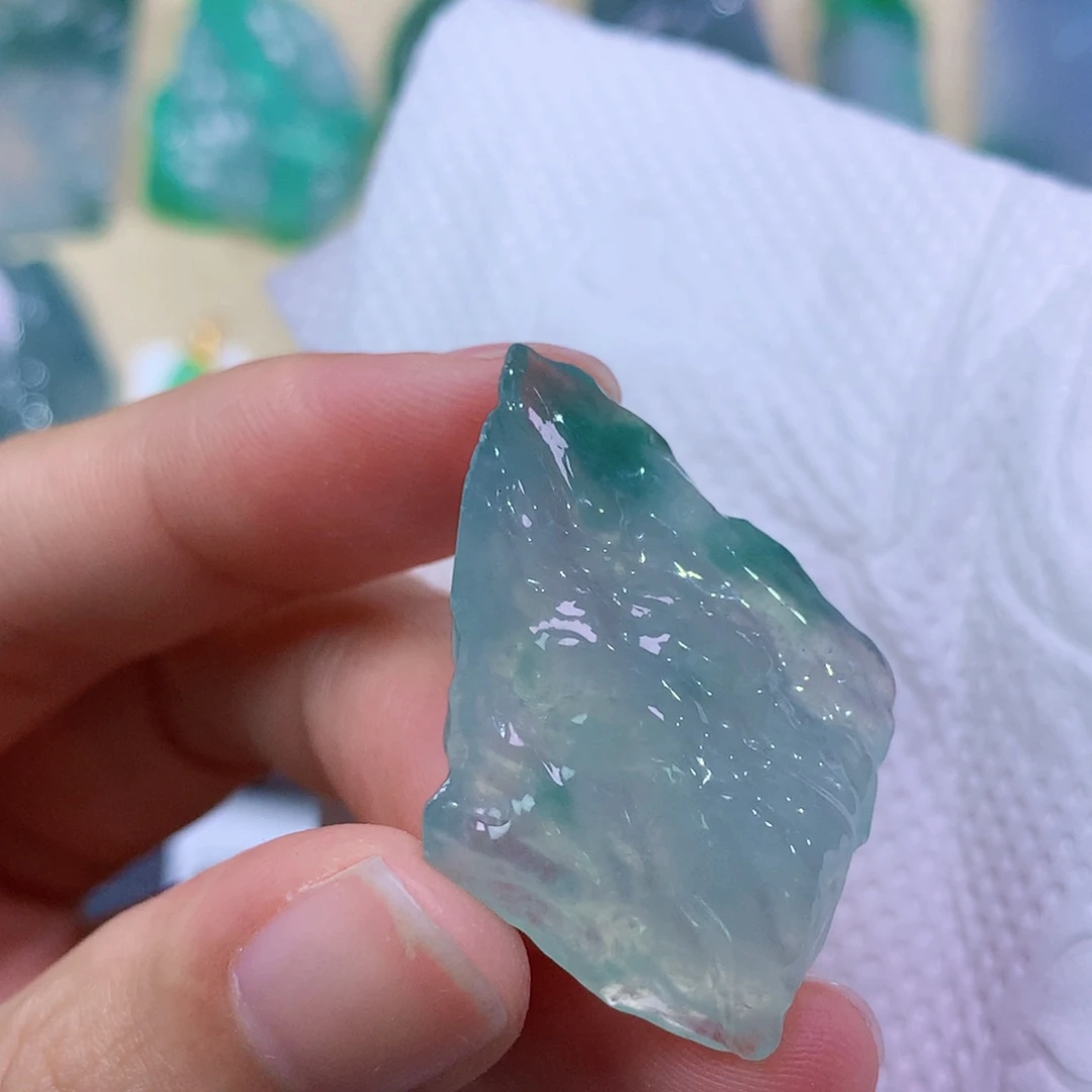 翡翠未镶嵌吊坠(赠链)