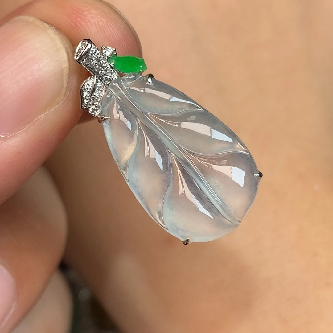 翡翠18K金镶嵌颈饰叶子