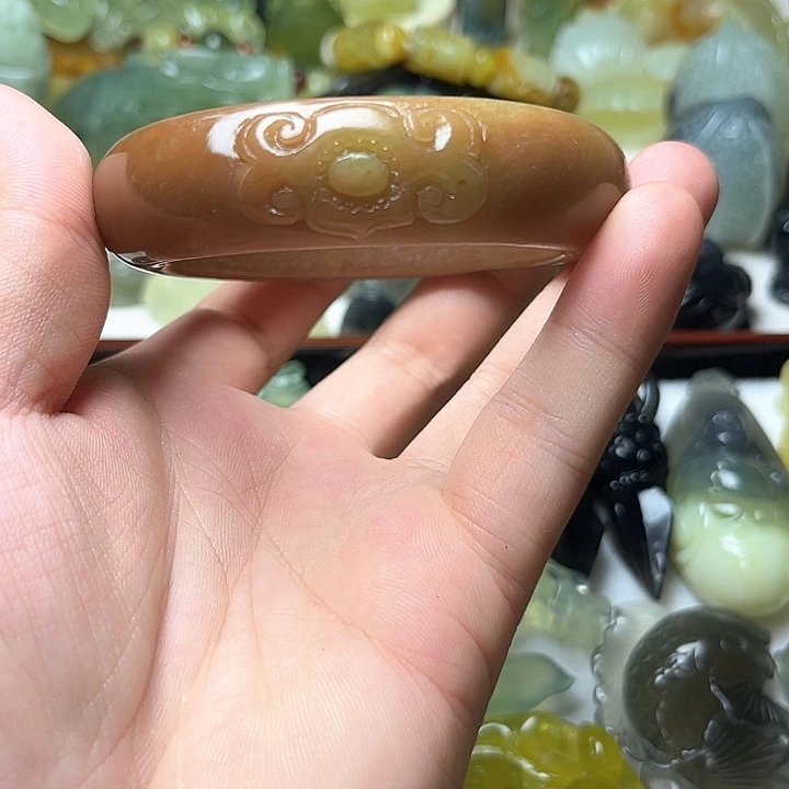 未镶嵌蛇纹石玉颈饰水****合