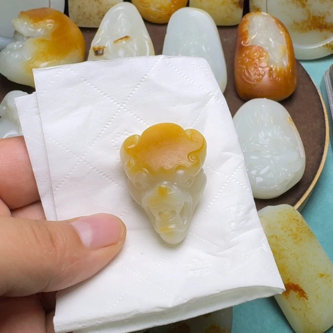 颈饰未镶嵌和田玉（子料）不*犟