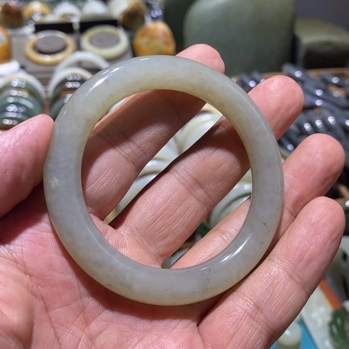 和田玉（青白玉）手镯未镶嵌猫*子