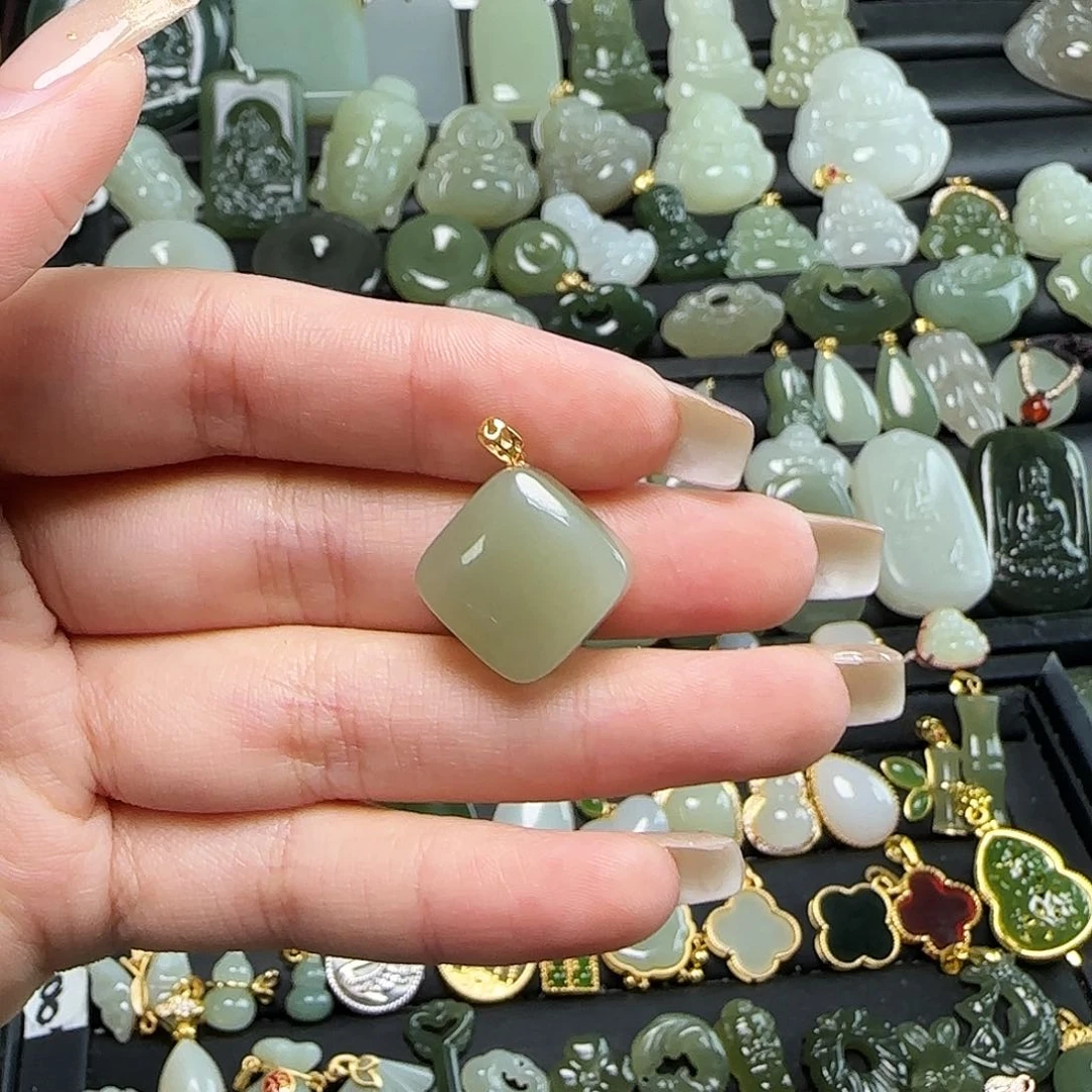 颈饰18K金镶嵌和田玉送链子送绳