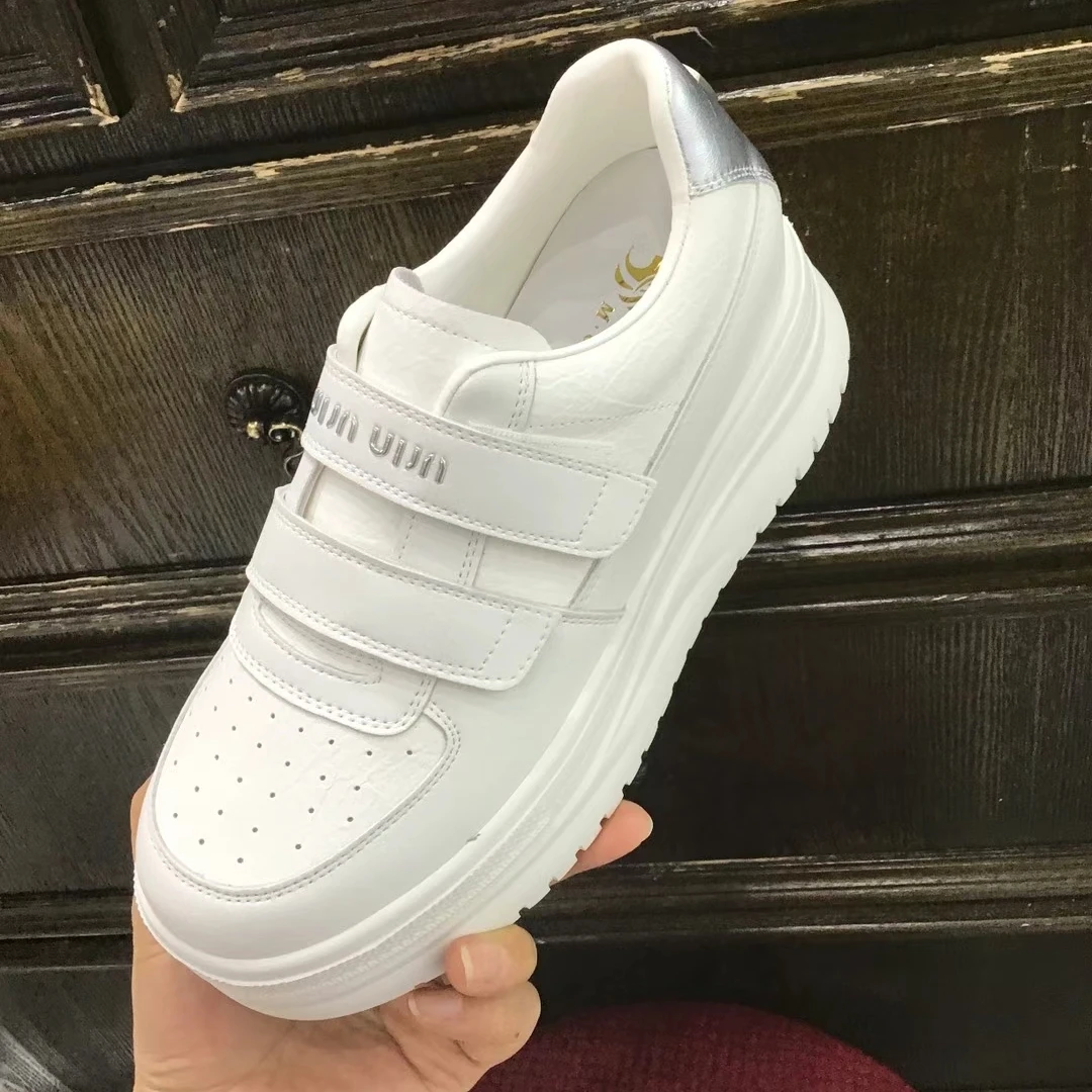 红帽588-1内增高小白鞋女休闲鞋2025春季新款魔术贴厚底板鞋