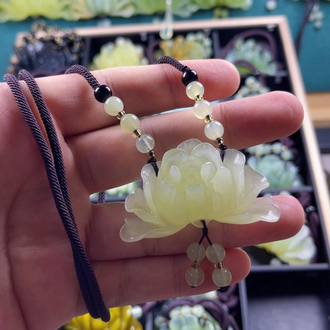 未镶嵌蛇纹石玉颈饰