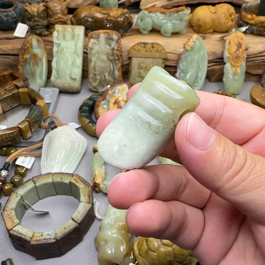 岫岩河磨玉（透闪石质玉）未镶嵌珠宝奇石