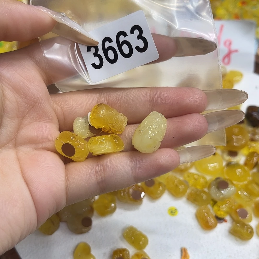 ****宝琥珀未镶嵌珠宝奇石