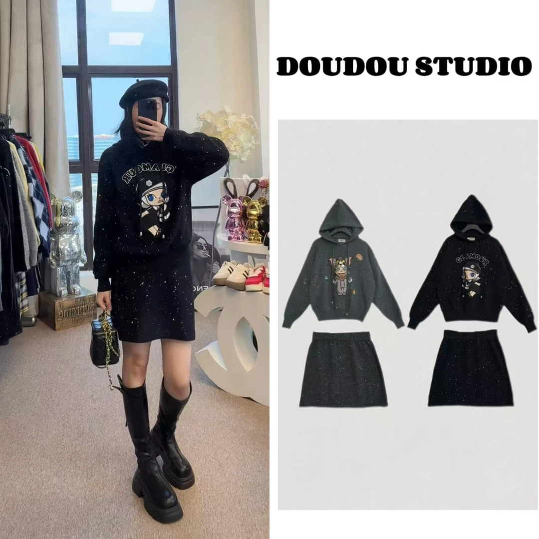 【兜兜】小香女孩 冬季新款细闪卡通连帽毛衣+短裙套装 井8701A