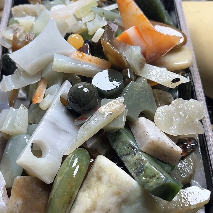 和田玉（糖玉）和田玉边角料9K金镶嵌得****宜