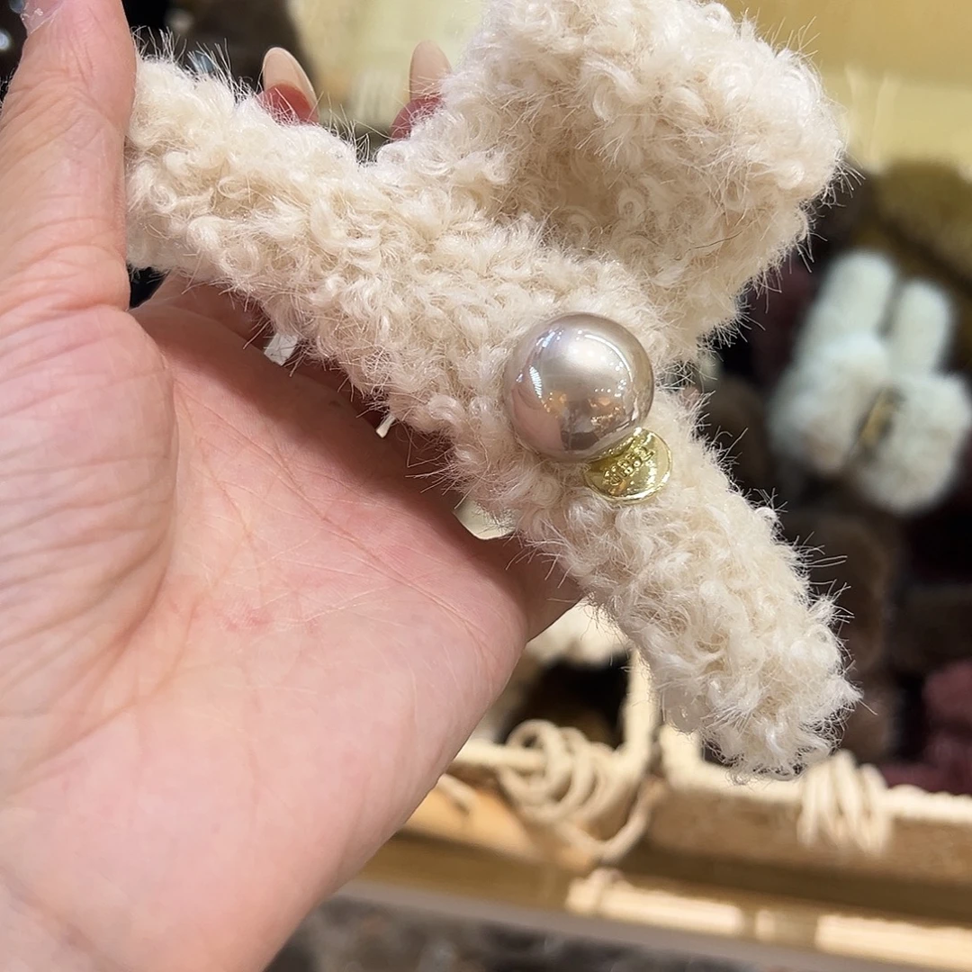 布艺非金属米色珍珠抓夹