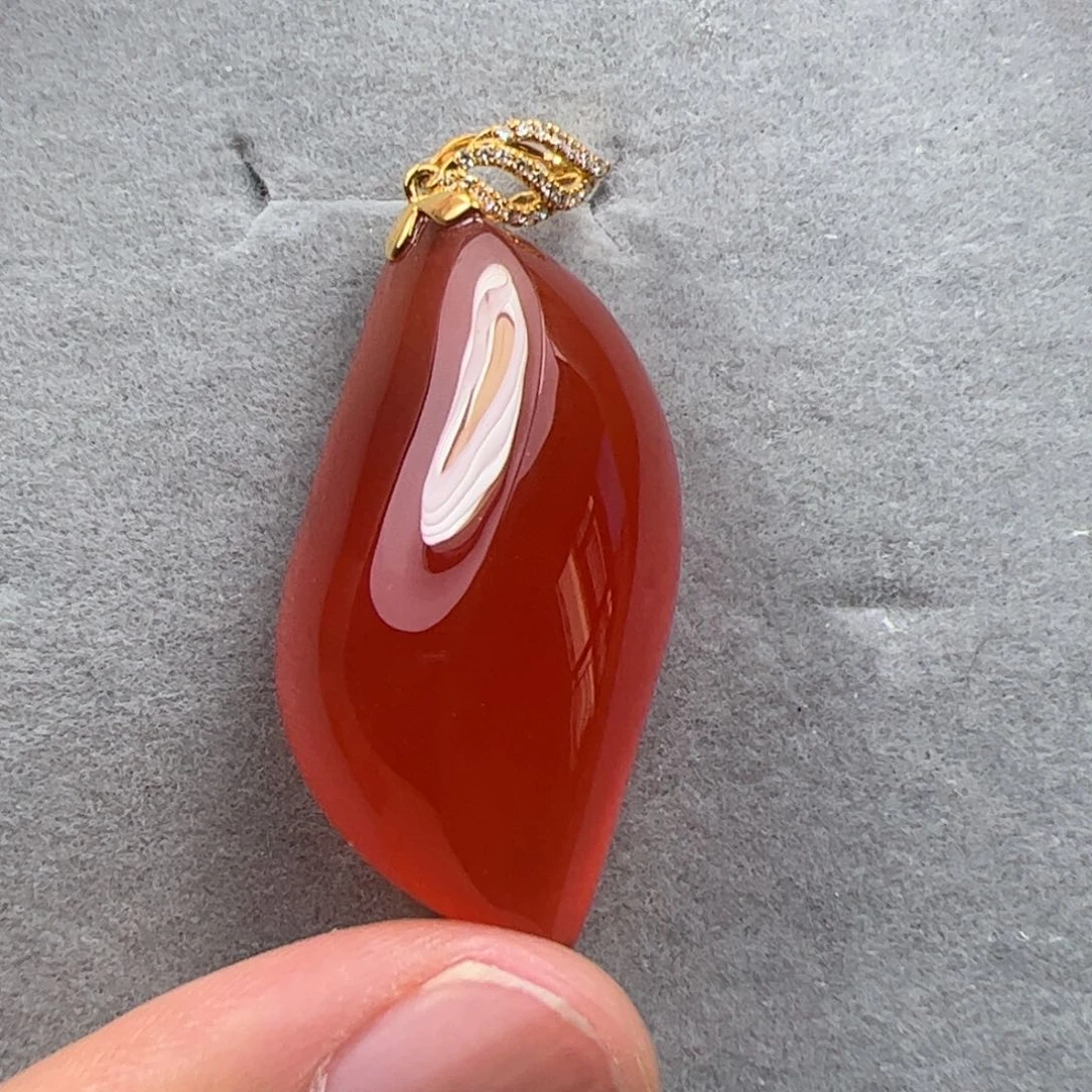 南红玛瑙吊坠18K金镶嵌