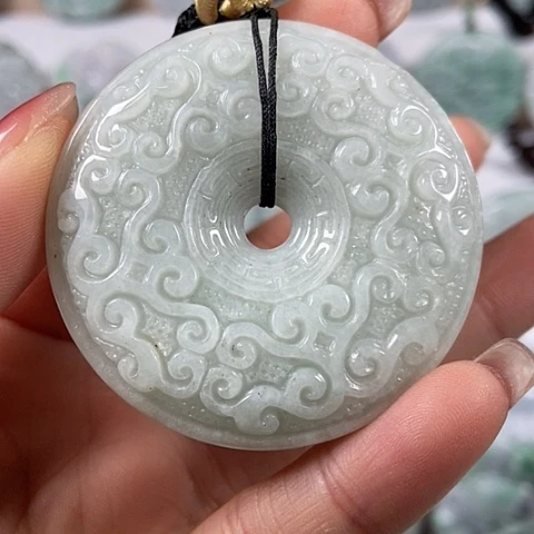 翡翠颈饰未镶嵌仿古扣两面工