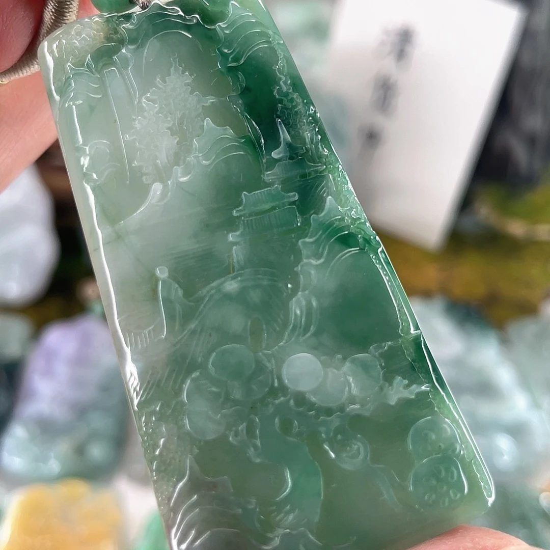 翡翠未镶嵌颈饰山水牌