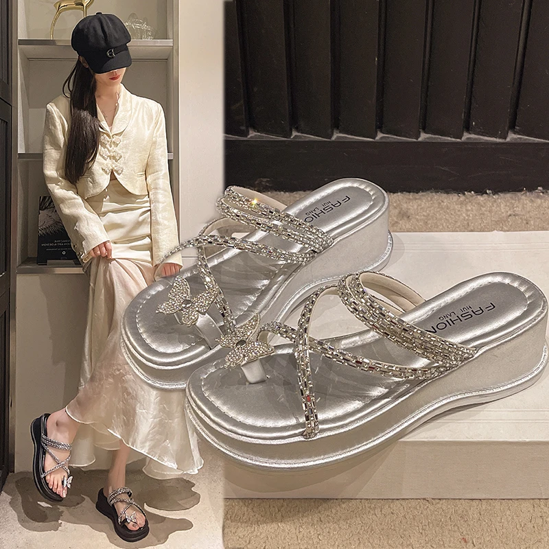 水钻蝴蝶结厚底凉拖鞋女夏外穿2025新款仙女风配裙子两穿高跟凉鞋