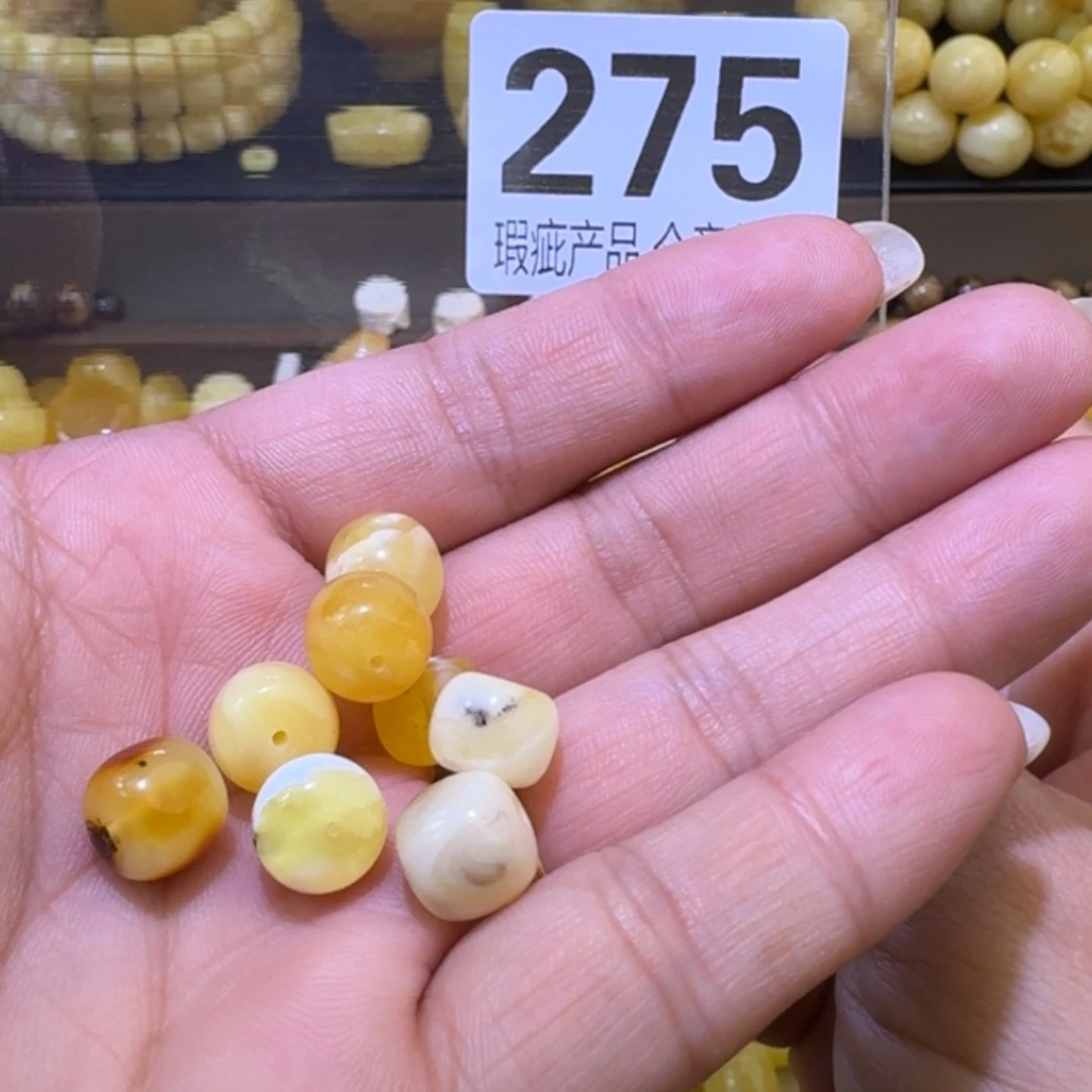未镶嵌琥珀裸石9.5左右瑕疵
