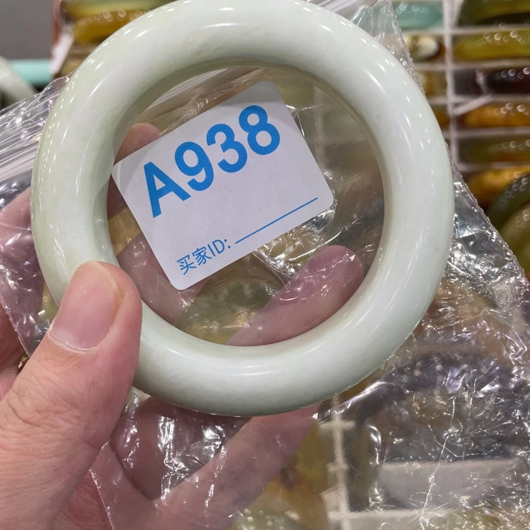 欧***雪蛇纹石玉未镶嵌手镯