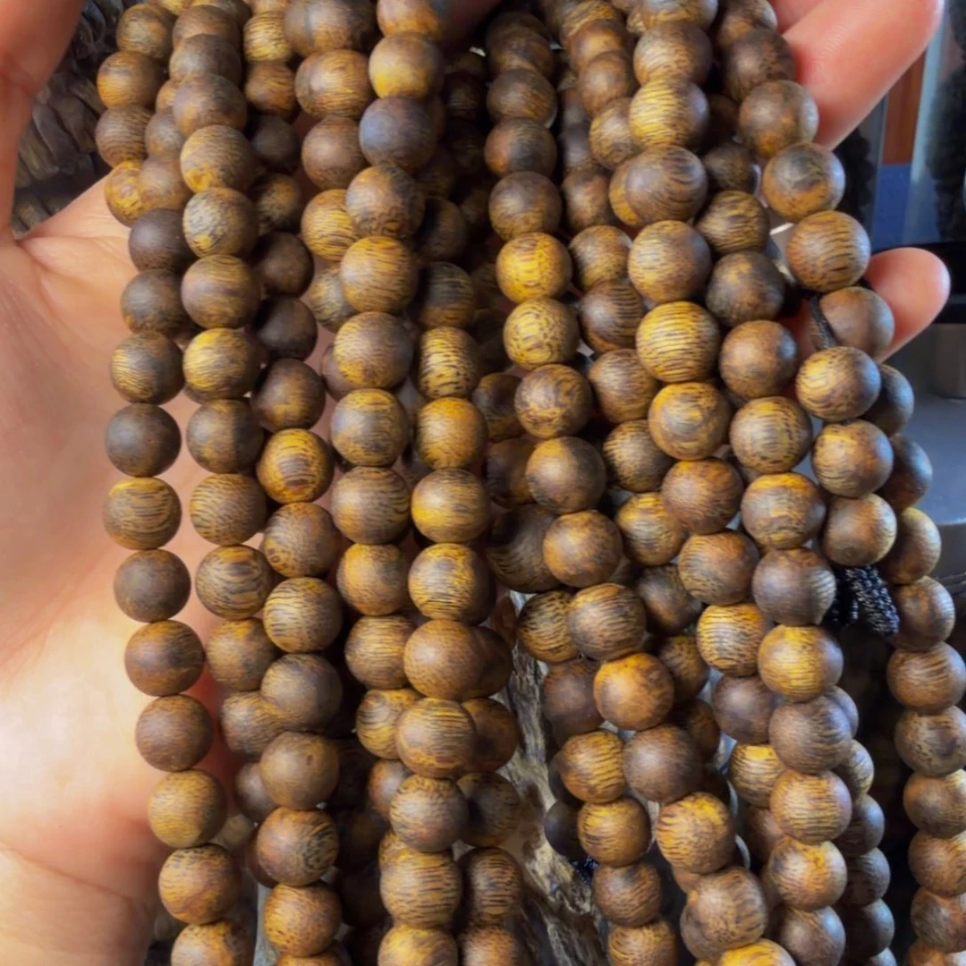 沉香碎屑沉香老白棋卡八圆珠发一条