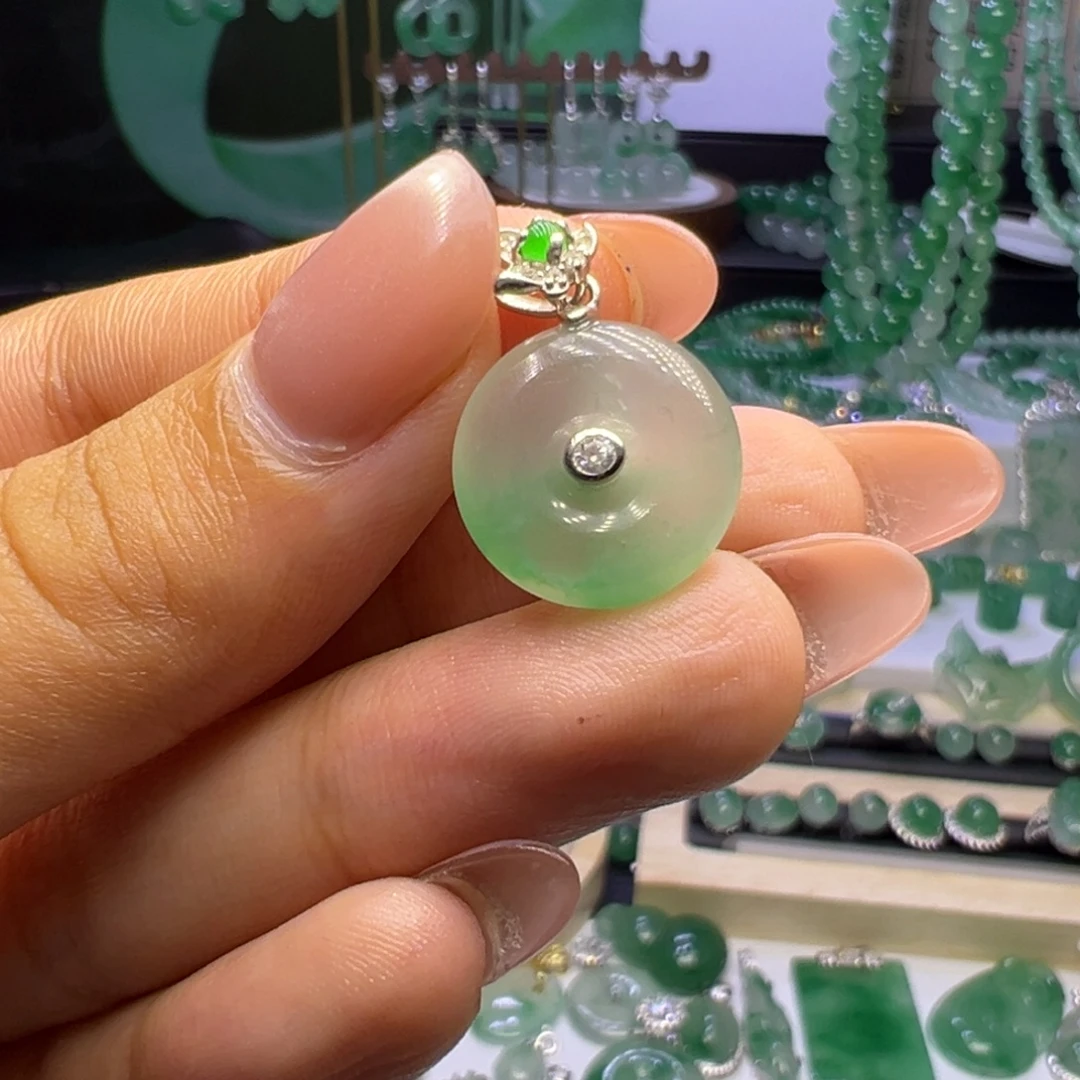 无***子颈饰未镶嵌石英质玉（非洲翠）