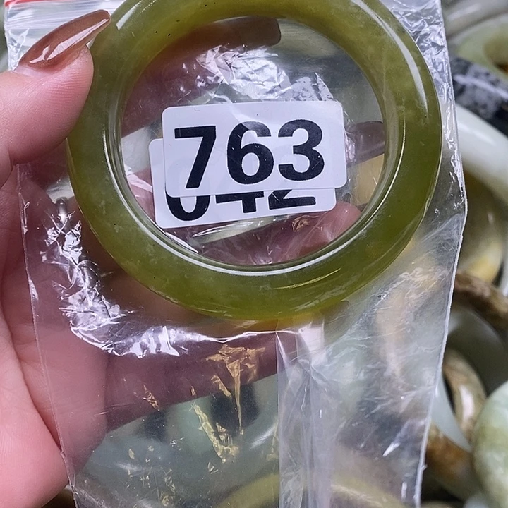 后***妈蛇纹石玉未镶嵌手镯