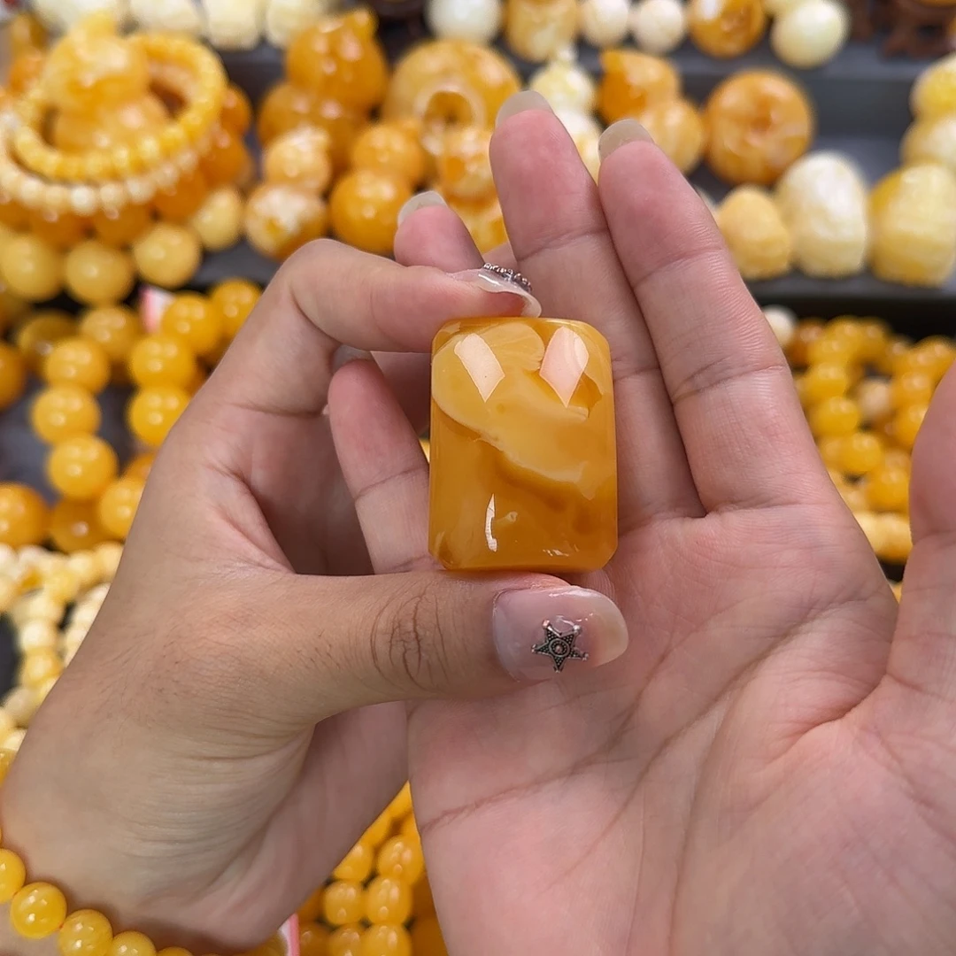 蜜蜡未镶嵌珠宝奇石