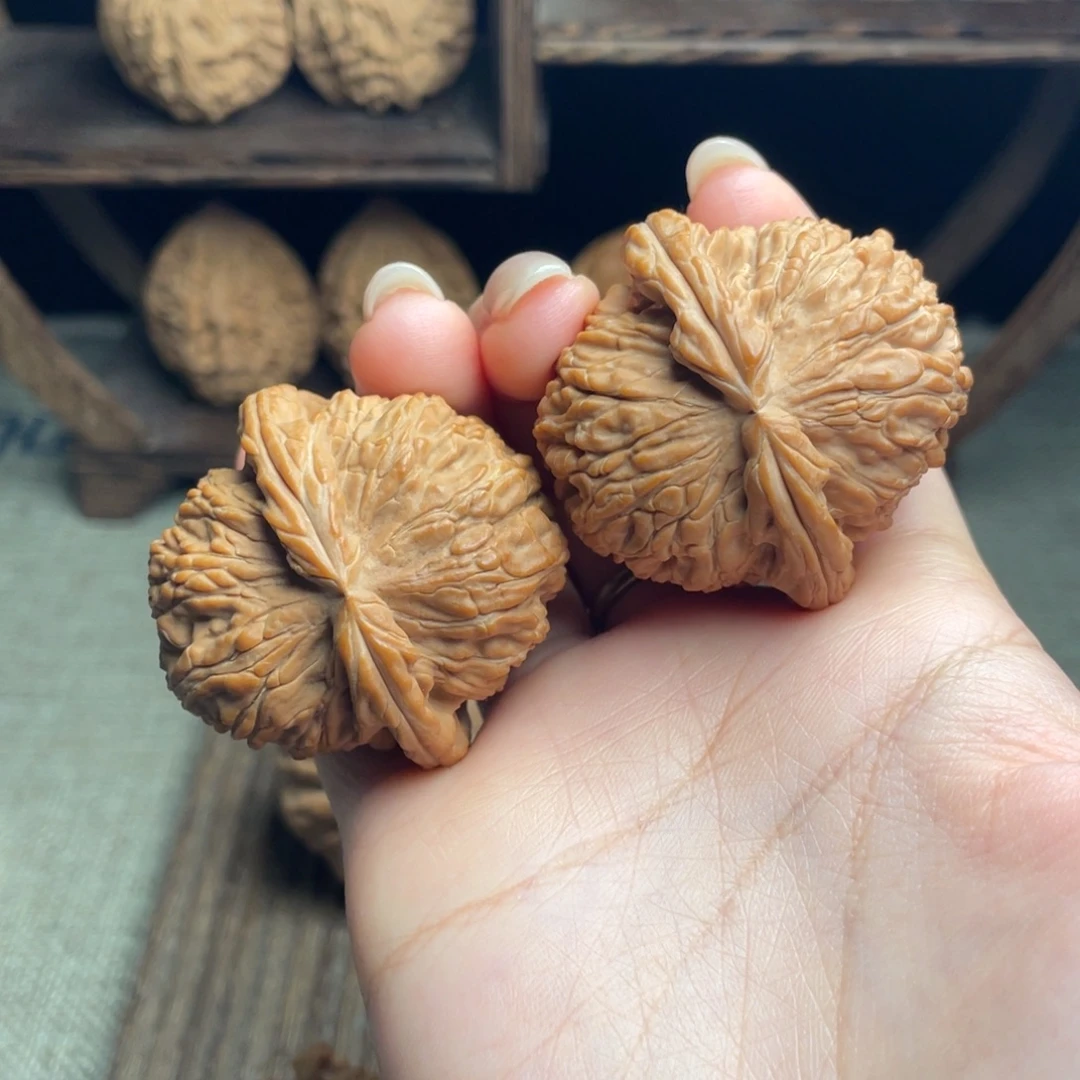 文玩核桃吊坠球白43 全品白茬精配毕业红皮