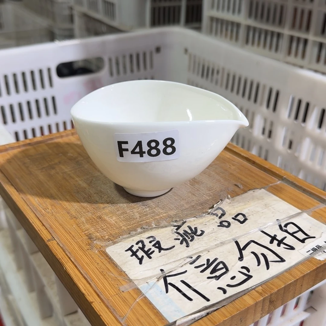 微瑕疵介意勿拍陶瓷器皿