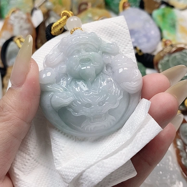 翡翠未镶嵌颈饰，
