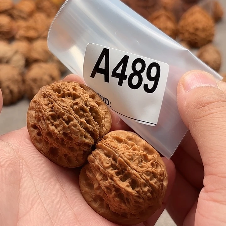 文玩核桃把件血麒麟A489