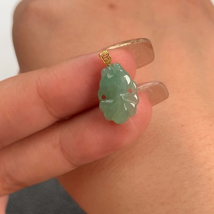 翡翠颈饰18K金镶嵌年年有鱼