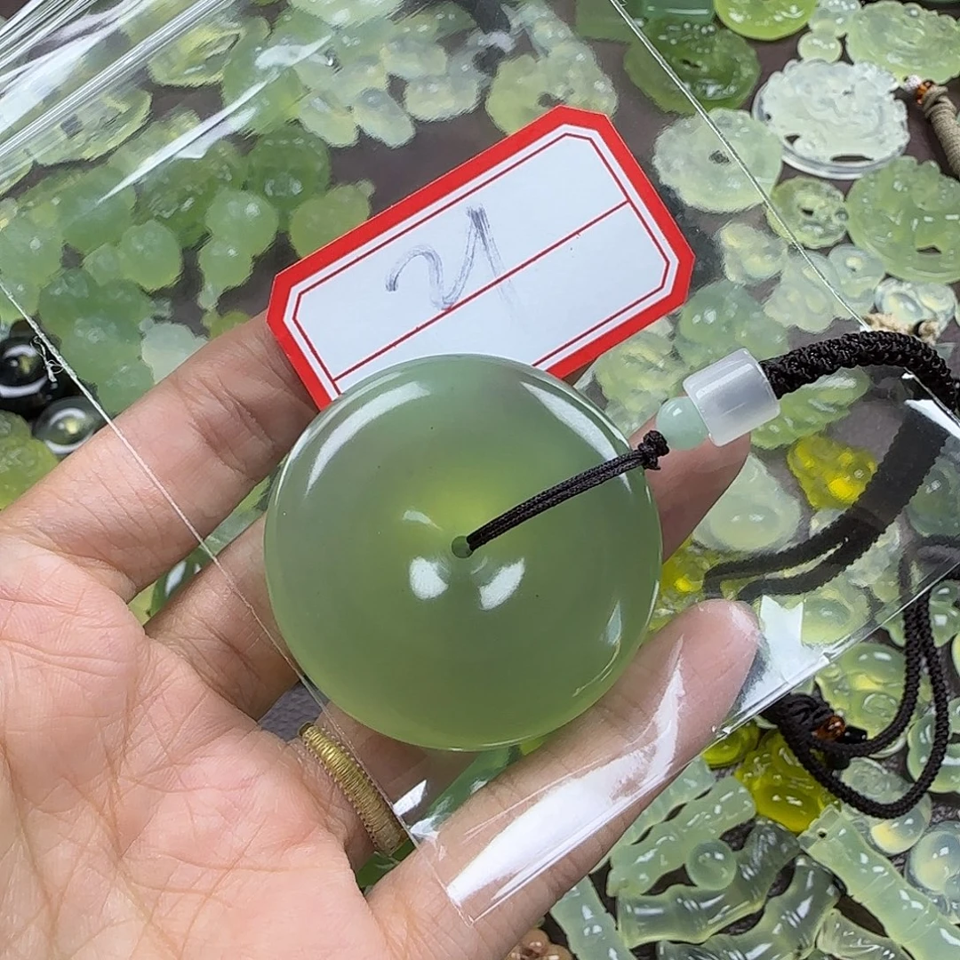 双***尊蛇纹石玉未镶嵌颈饰