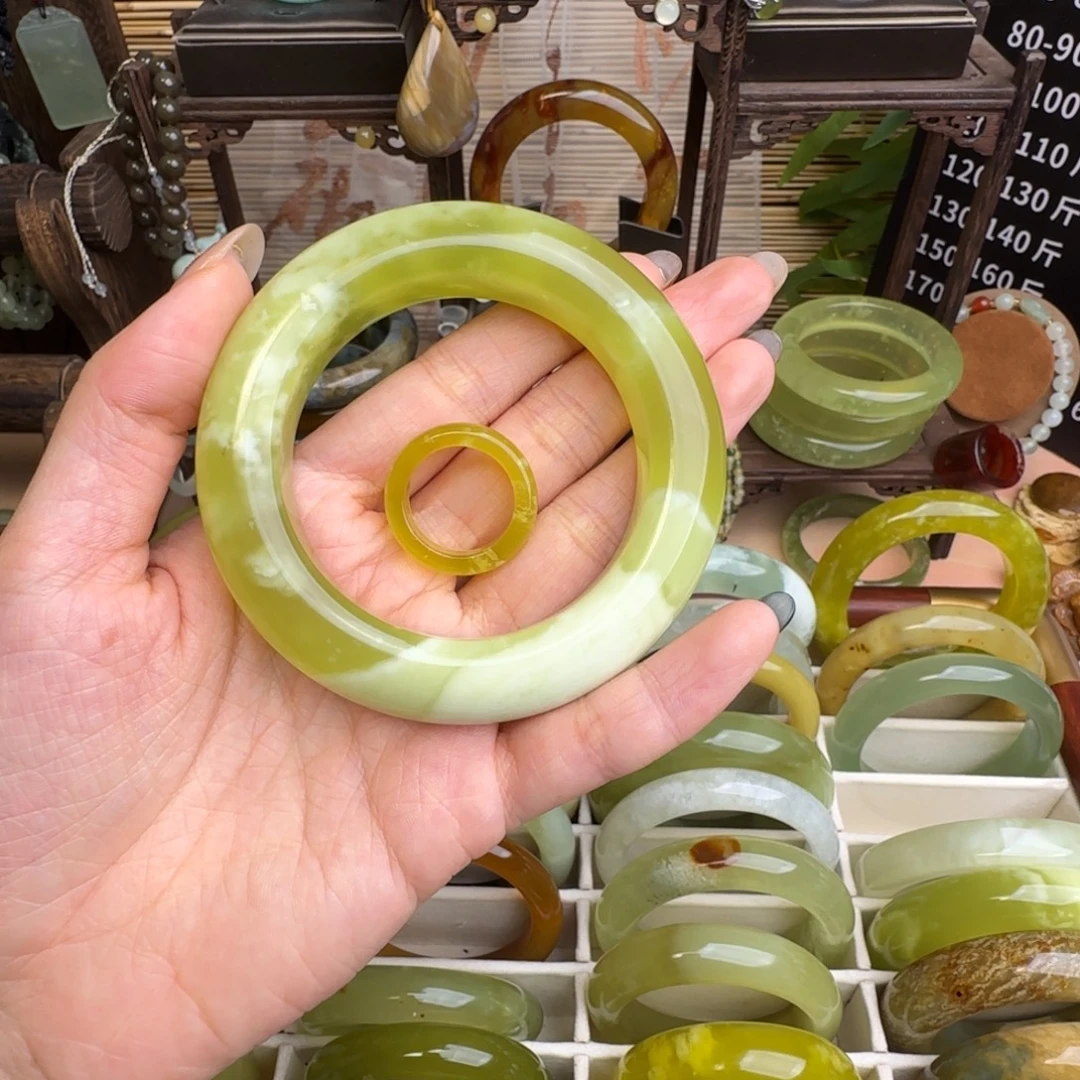 小***咪蛇纹石玉未镶嵌手镯