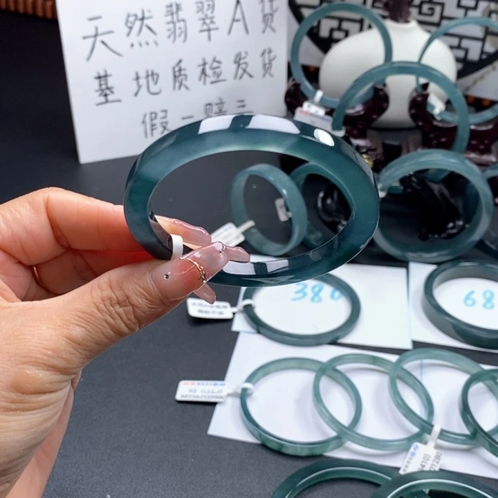 翡翠手镯未镶嵌啪*斤55尺寸