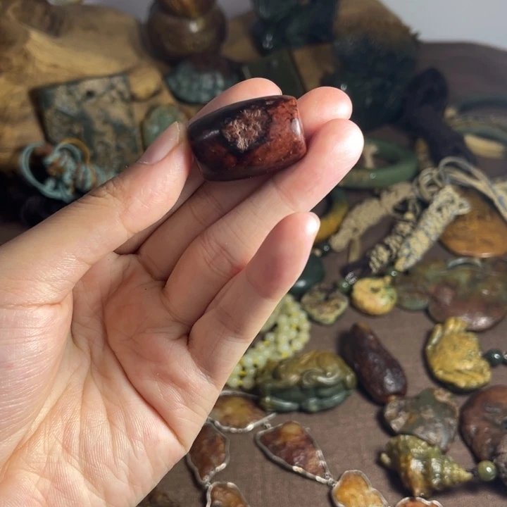 未镶嵌岫岩河磨玉（透闪石质玉）挂件