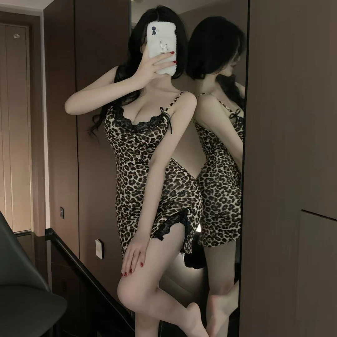 性感豹纹吊带睡衣冰丝感家居服蕾丝花边内衣睡裙女古风新款纯欲风