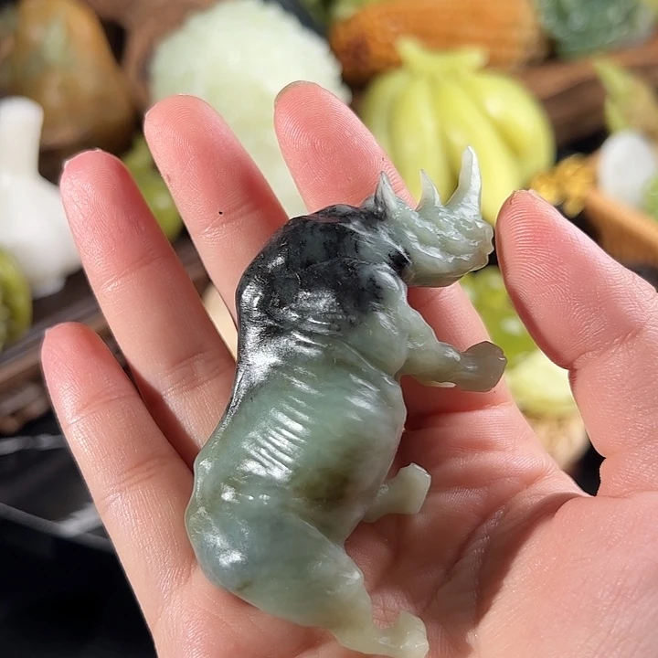 蛇纹石玉犀牛合金石*