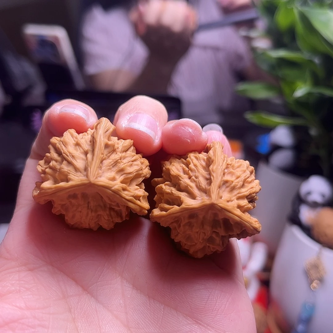 文玩核桃吊坠33尺三棱29