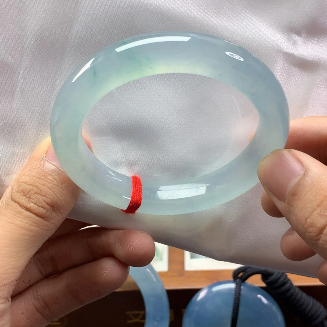 翡翠手镯未镶嵌正圈
