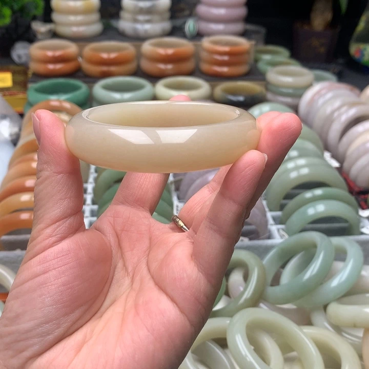 石英质玉（佘太翠）未镶嵌手镯58.8