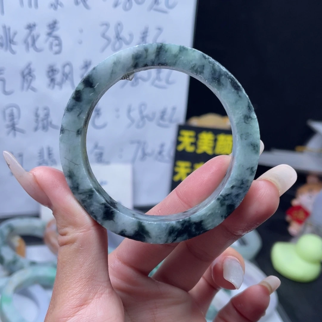 定制翡翠未镶嵌手镯