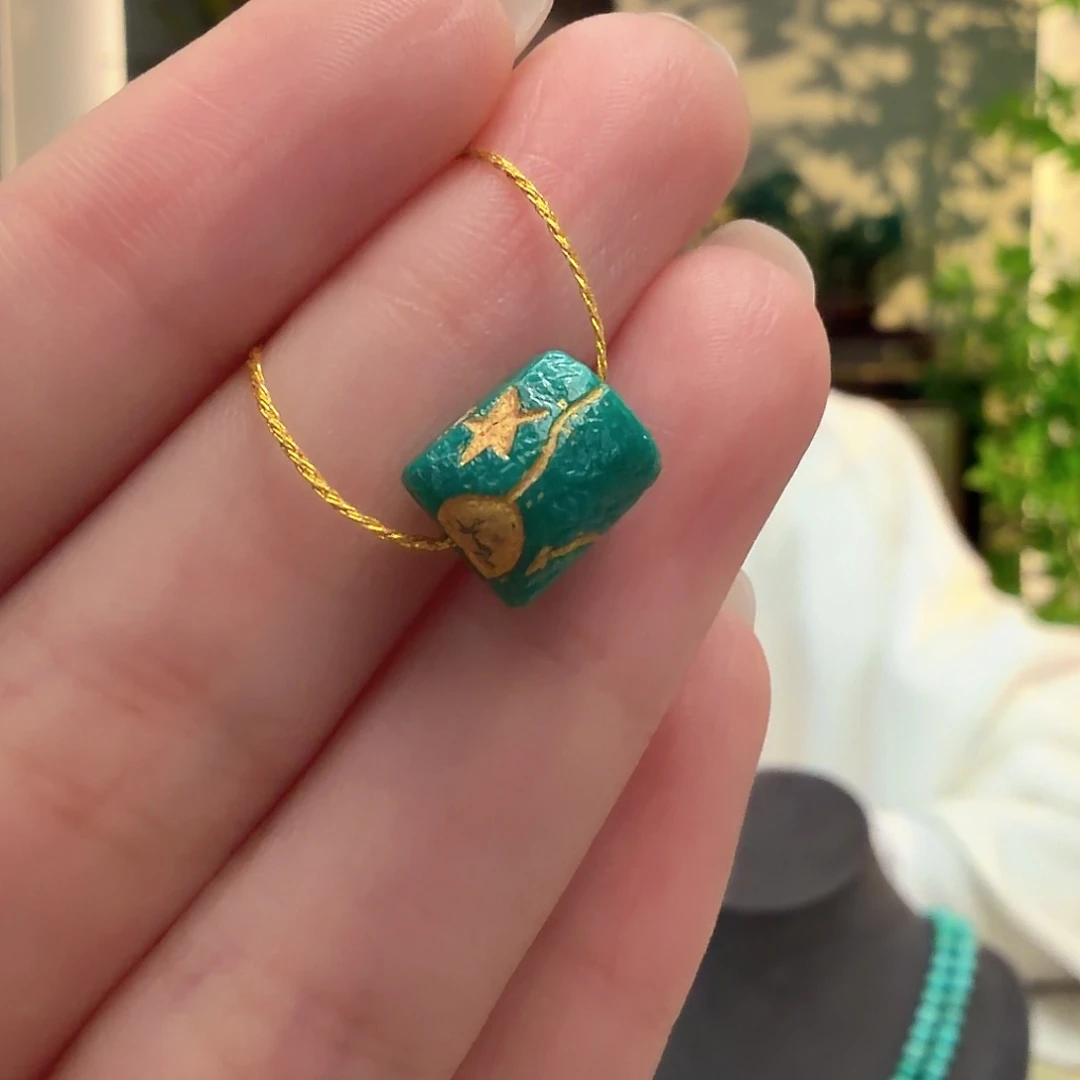 绿松石未镶嵌颈饰