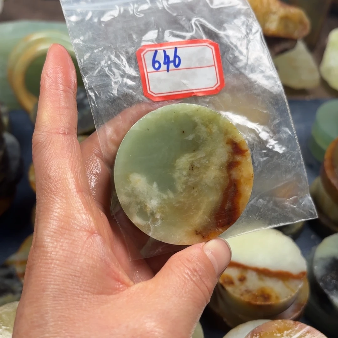 黎***斗蛇纹石玉未镶嵌珠宝半成品